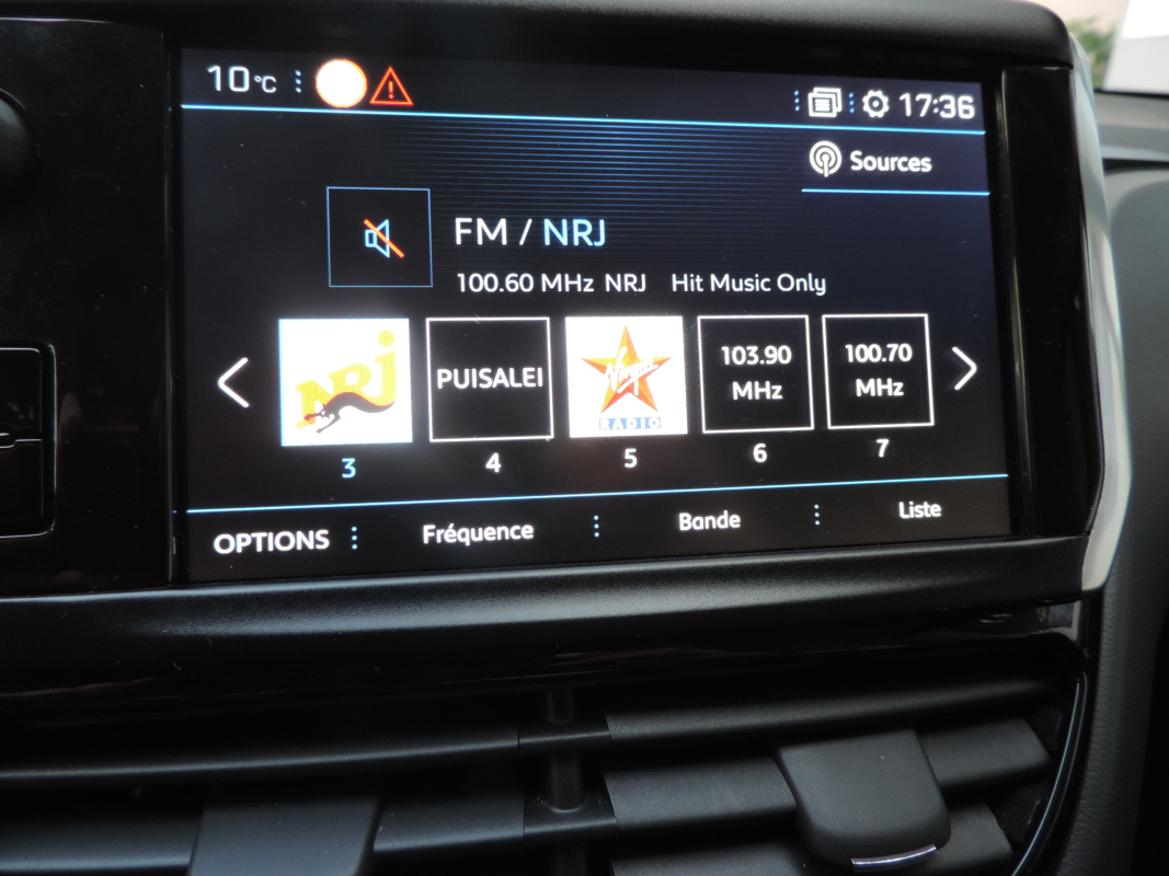 Peugeot 208 — 23