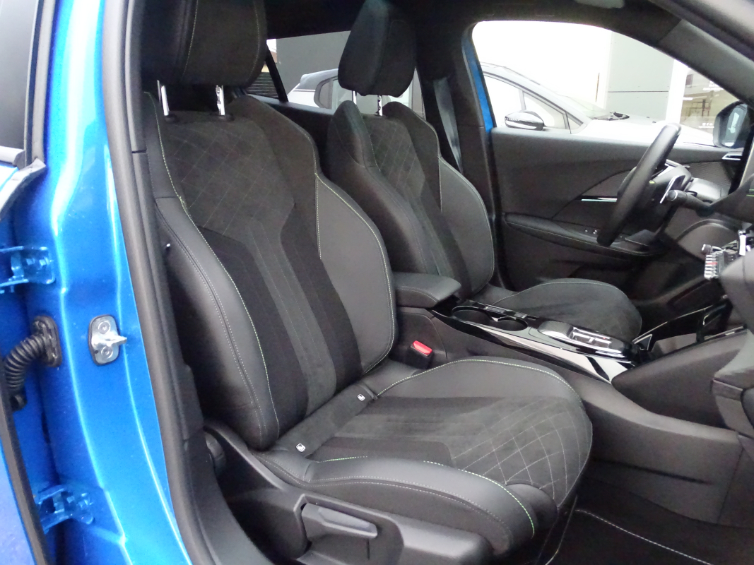 Peugeot 2008 — 25