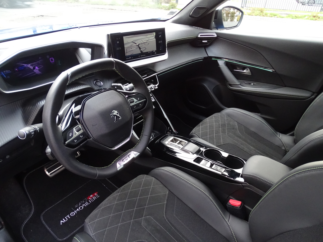 Peugeot 2008 — 12