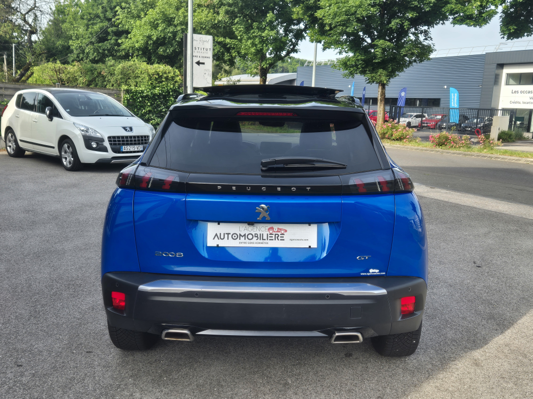 Peugeot 2008 — 8