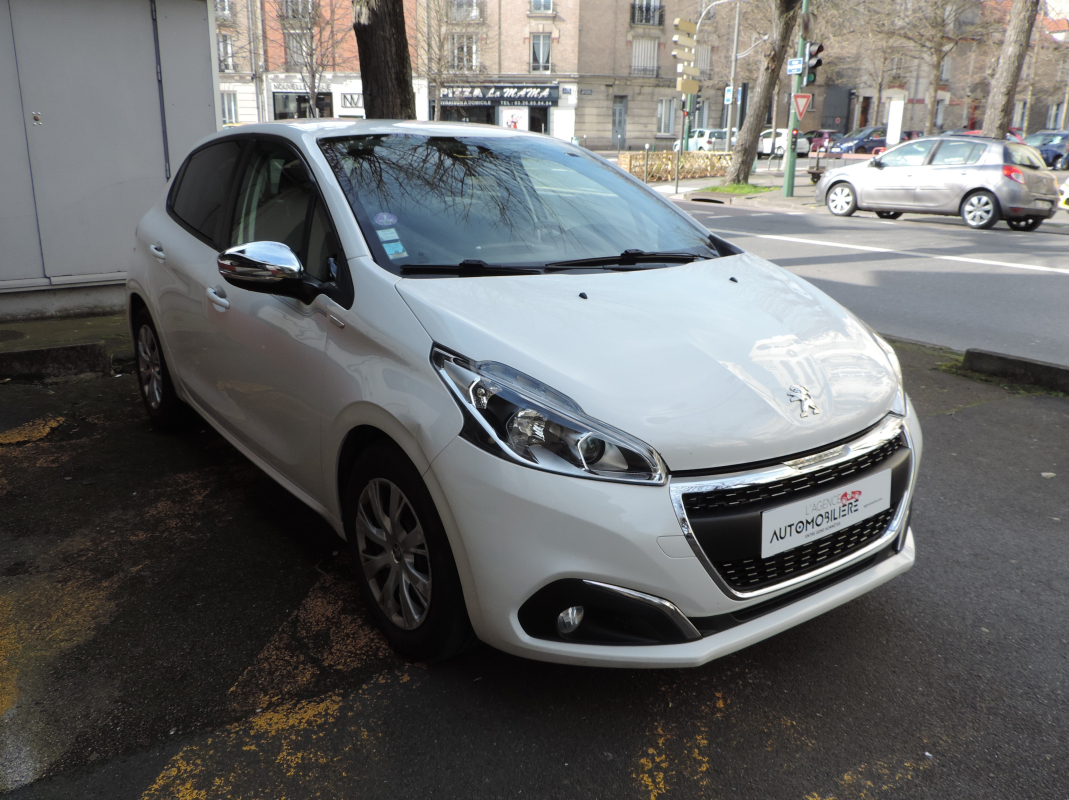 Peugeot 208 — 3