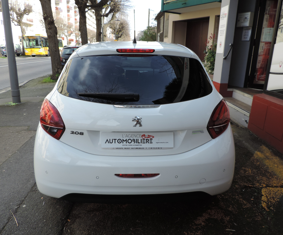 Peugeot 208 — 5