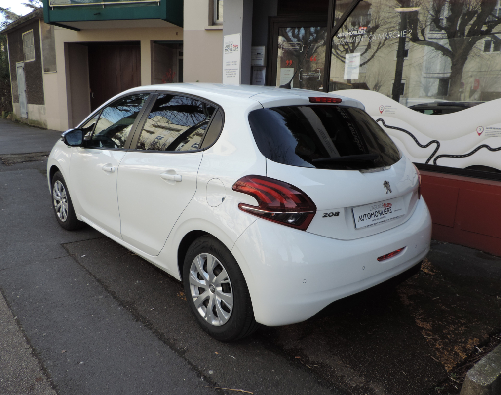 Peugeot 208 — 6