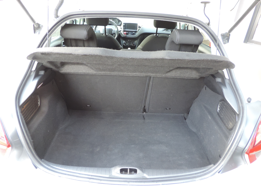Peugeot 208 — 9