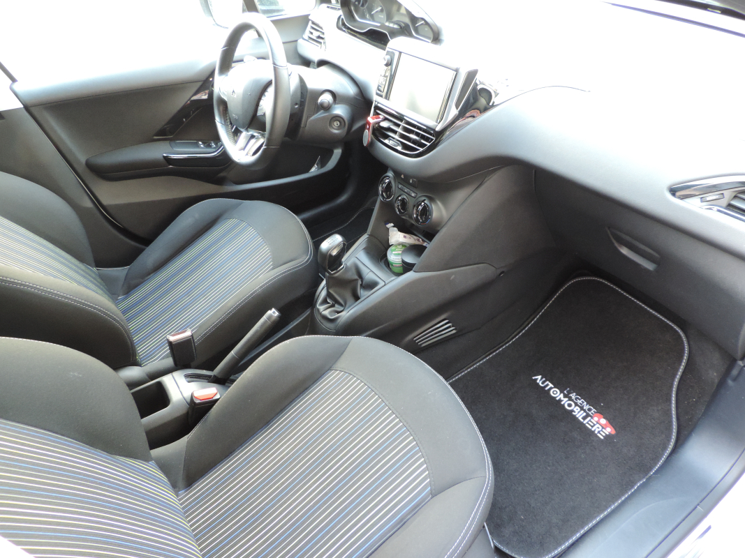 Peugeot 208 — 11