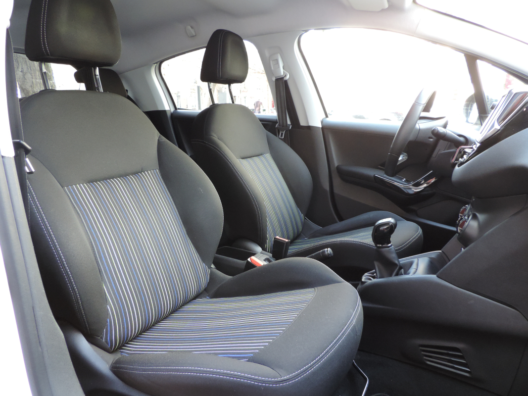 Peugeot 208 — 12