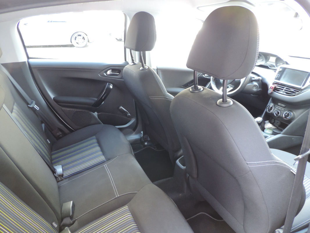Peugeot 208 — 16