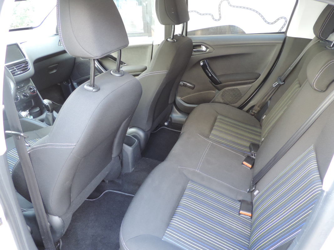 Peugeot 208 — 17