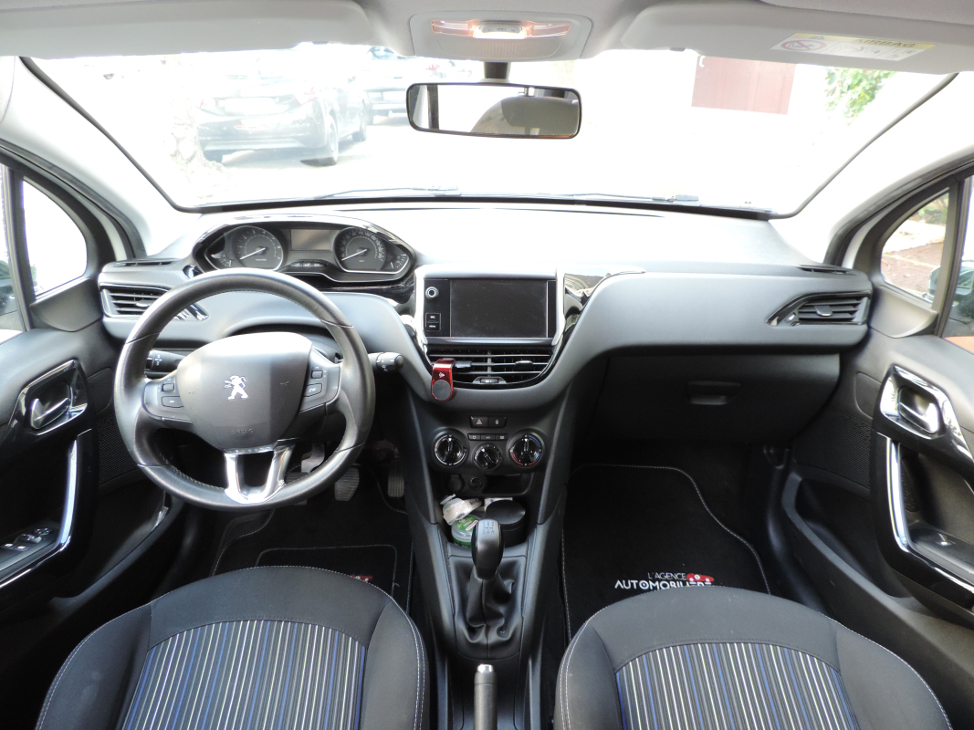 Peugeot 208 — 19