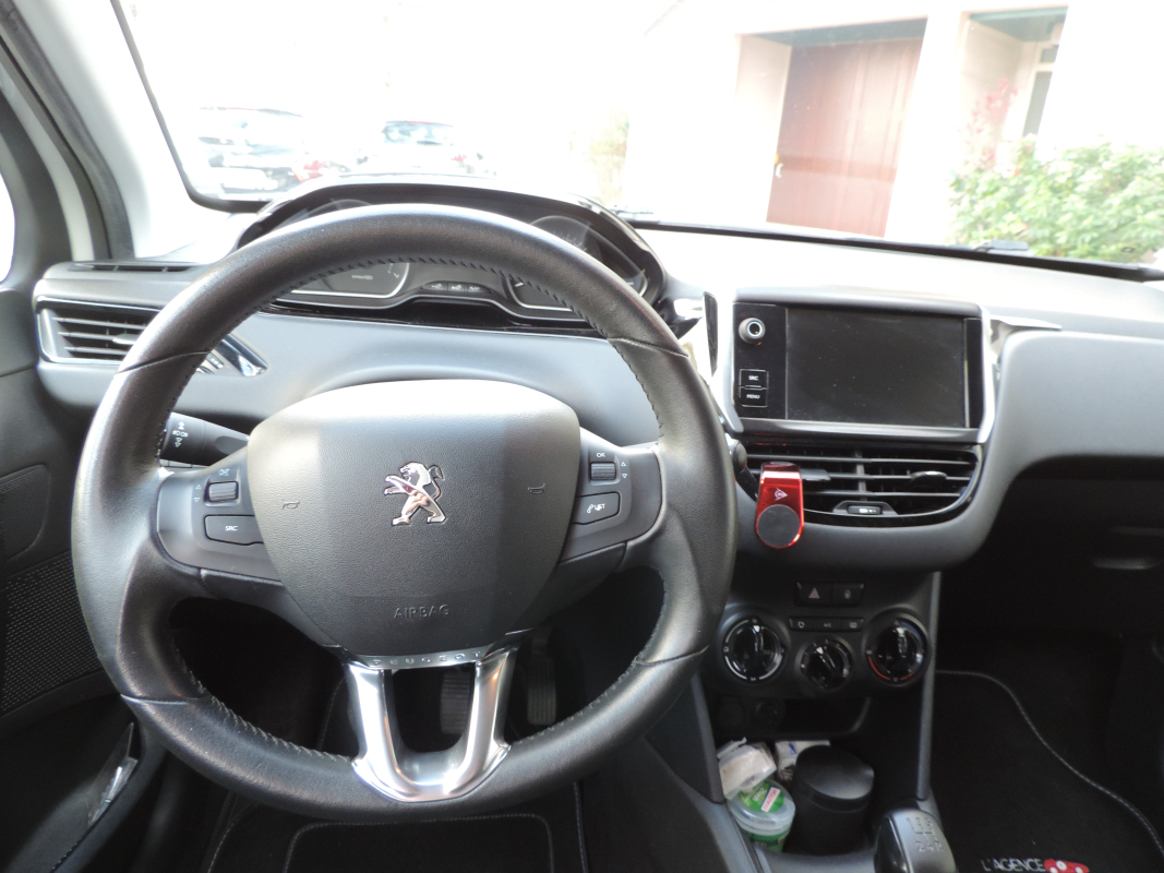 Peugeot 208 — 20