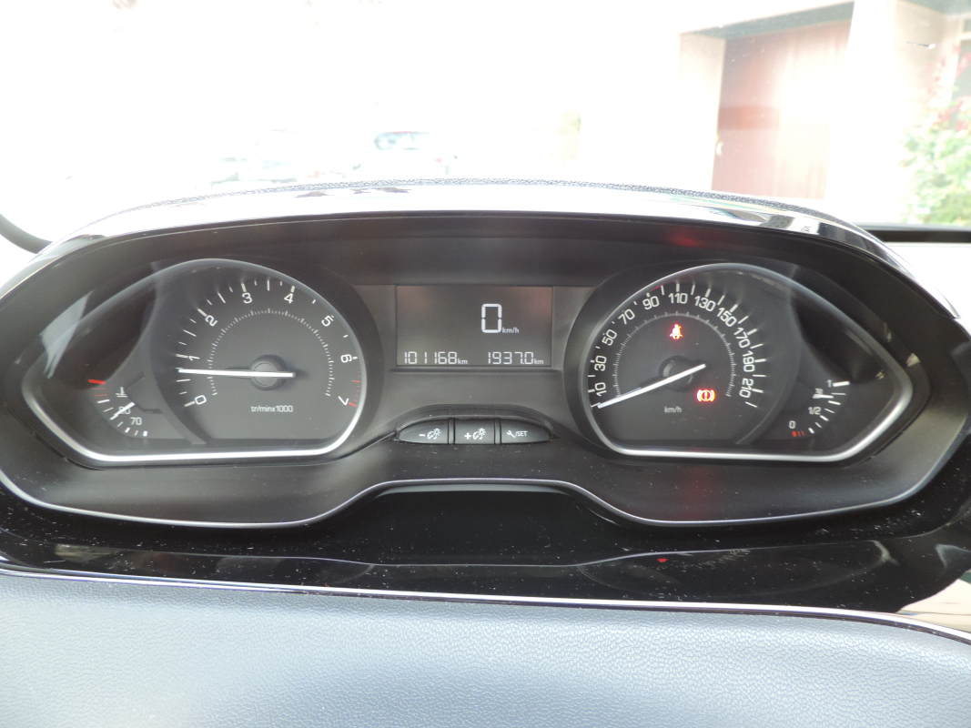 Peugeot 208 — 23