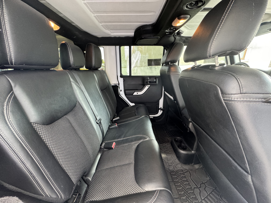 Jeep Wrangler Unlimited — 13