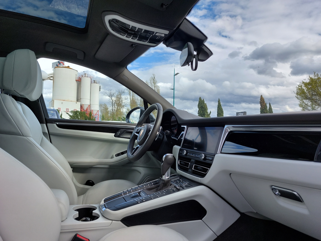 Porsche Macan — 23