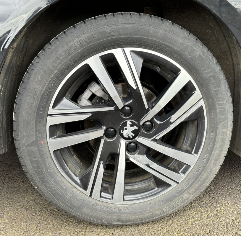 Peugeot 208 — 40