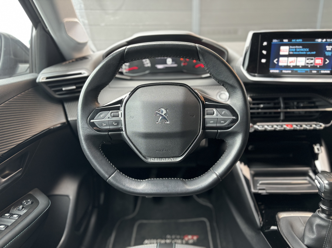Peugeot 208 — 10