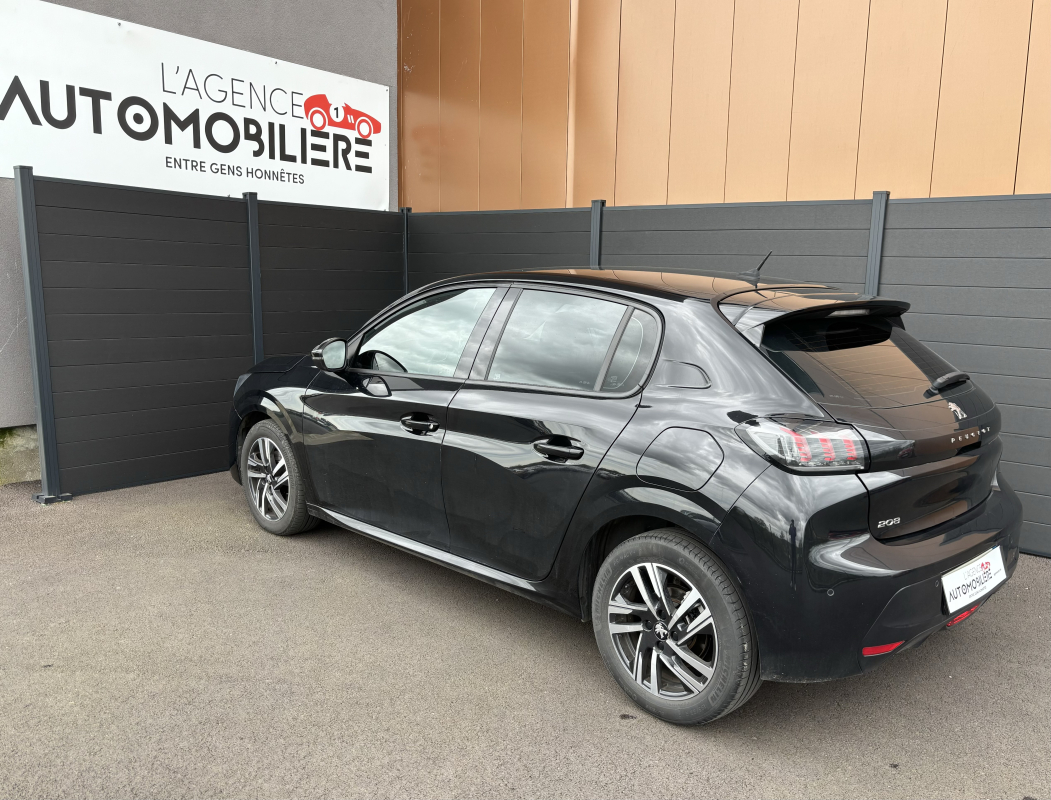 Peugeot 208 — 4