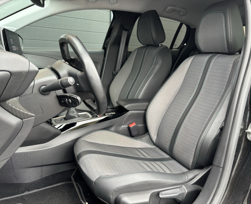 Peugeot 208 — 12
