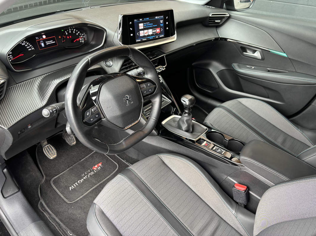 Peugeot 208 — 32