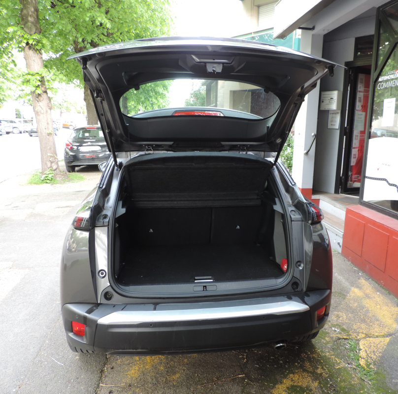 Peugeot 2008 — 8