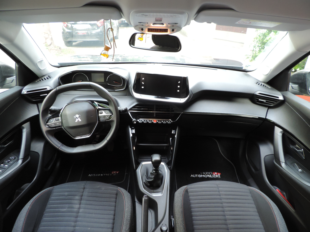 Peugeot 2008 — 18