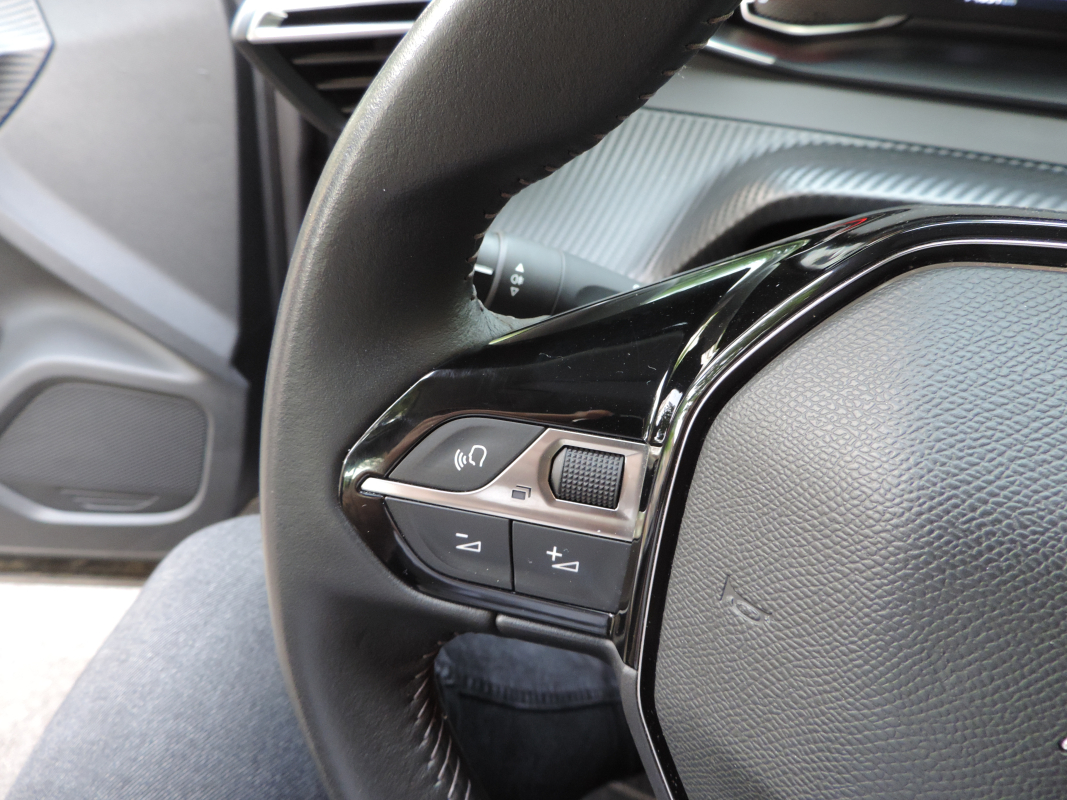Peugeot 2008 — 21