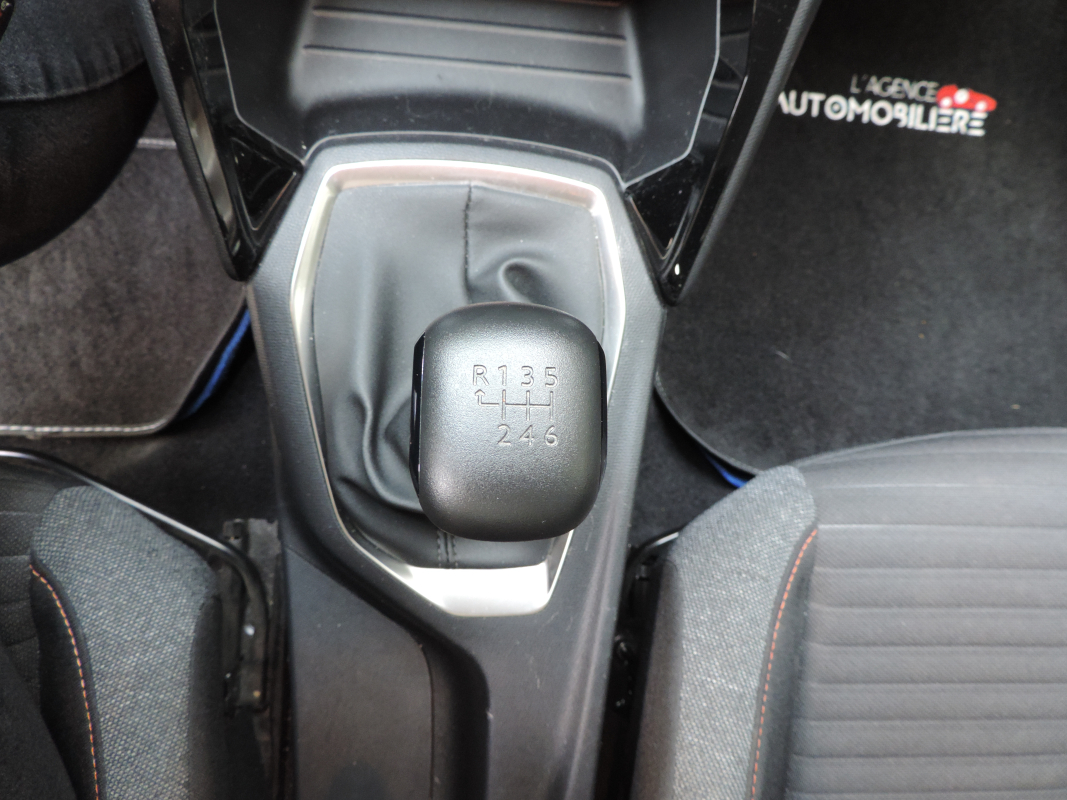 Peugeot 2008 — 28