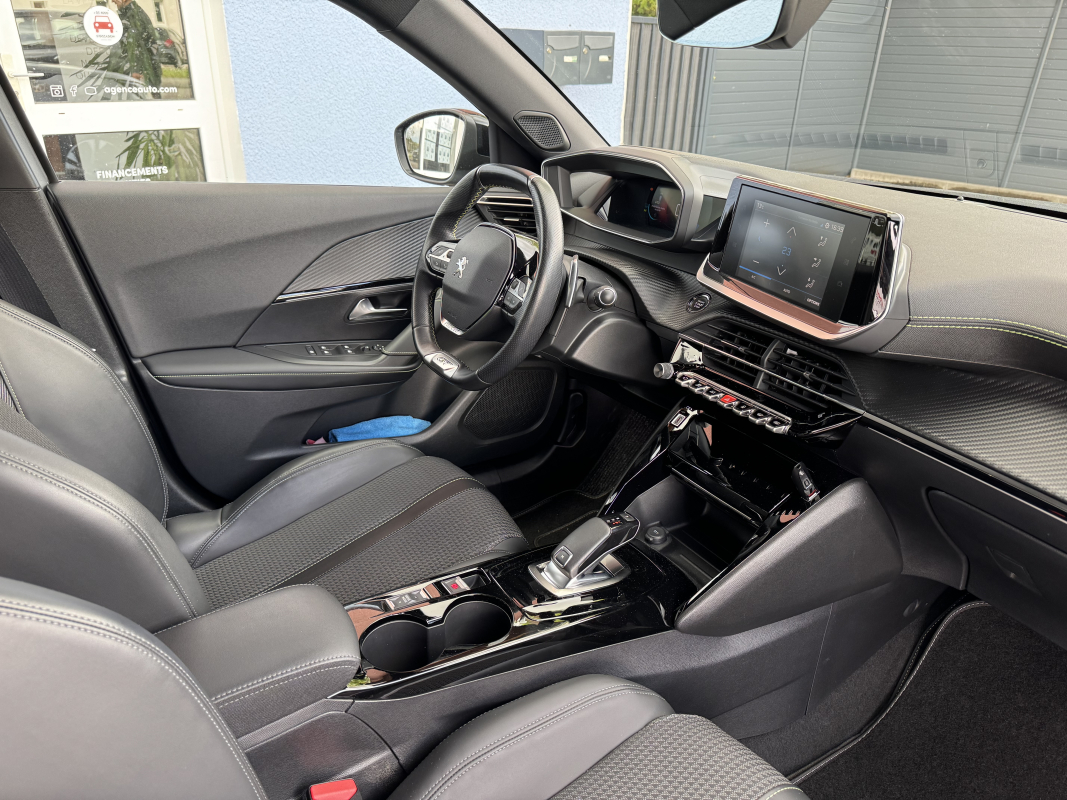 Peugeot 2008 — 12