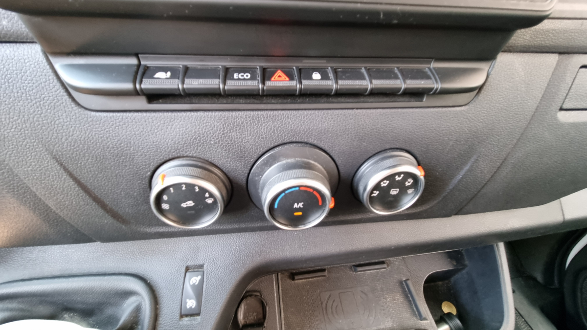Renault Master — 18