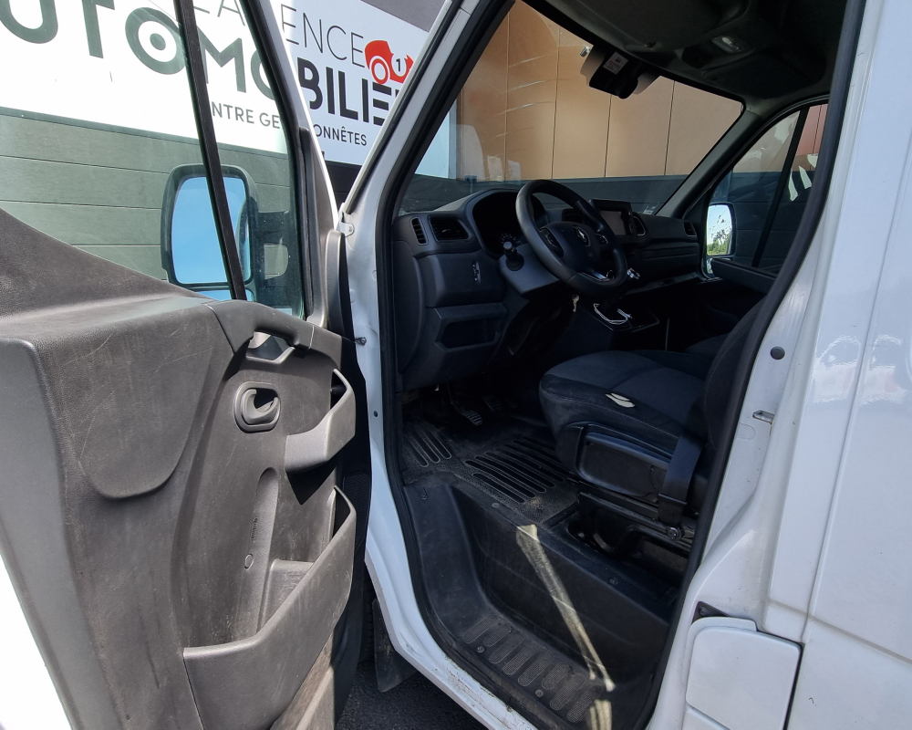 Renault Master — 25