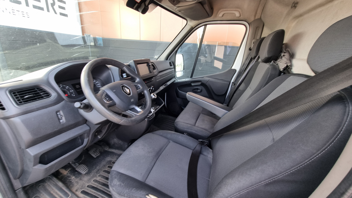 Renault Master — 12