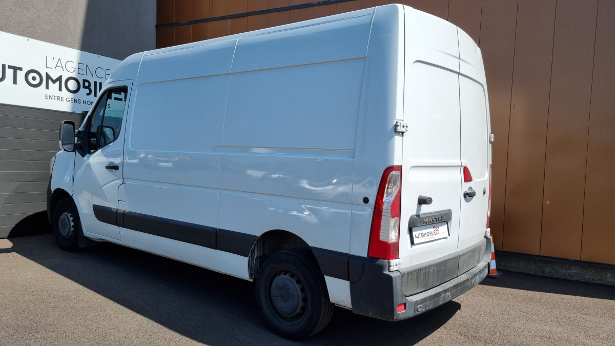 Renault Master — 9