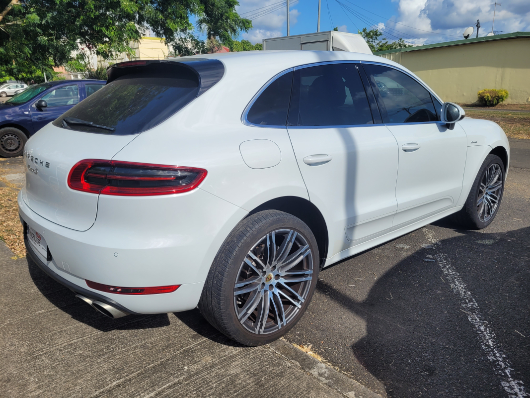 Porsche Macan — 10