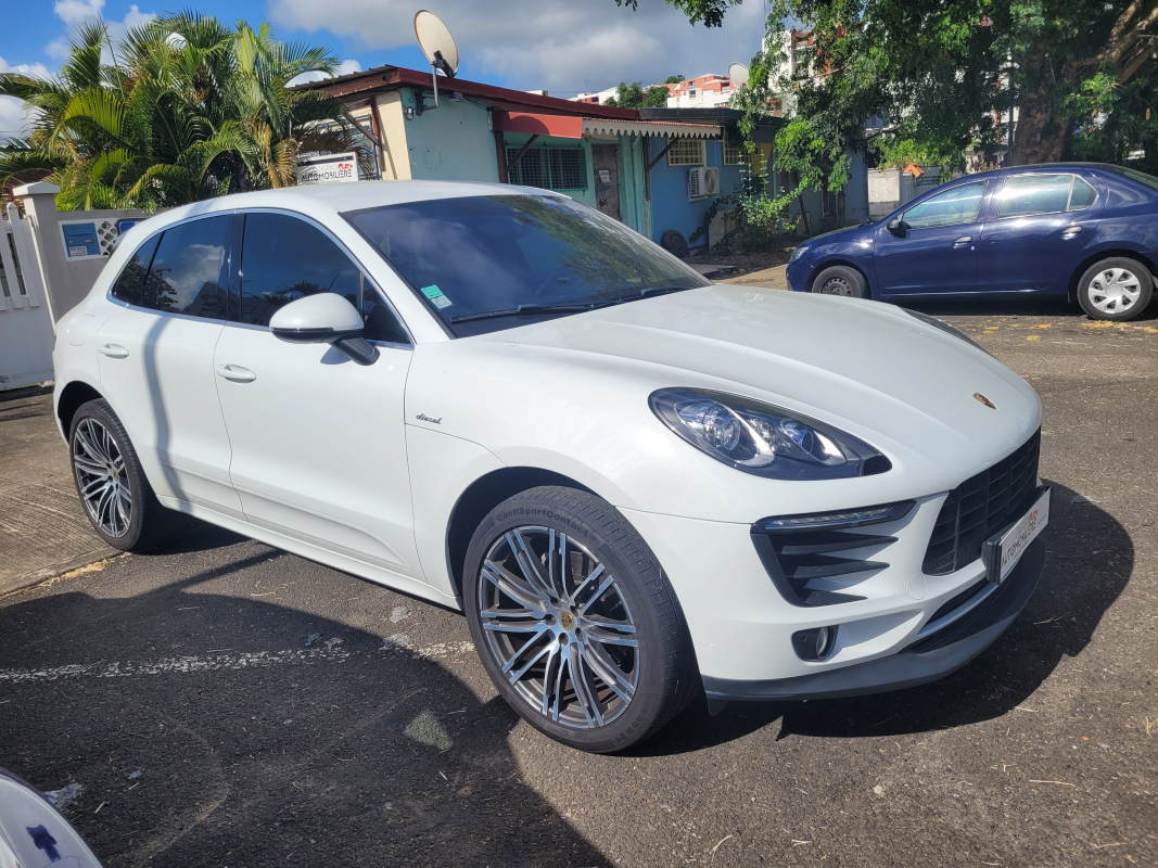 Porsche Macan — 12