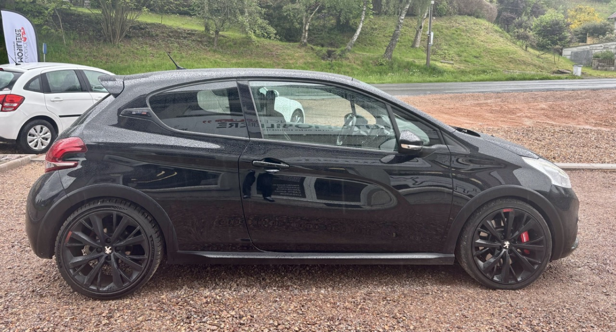 Peugeot 208 — 4