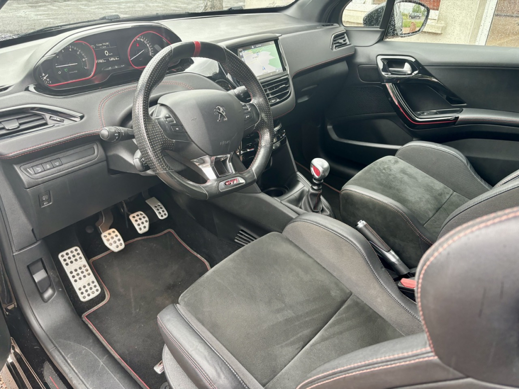 Peugeot 208 — 15
