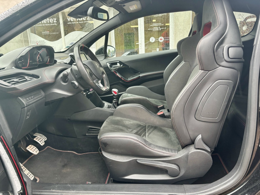 Peugeot 208 — 16