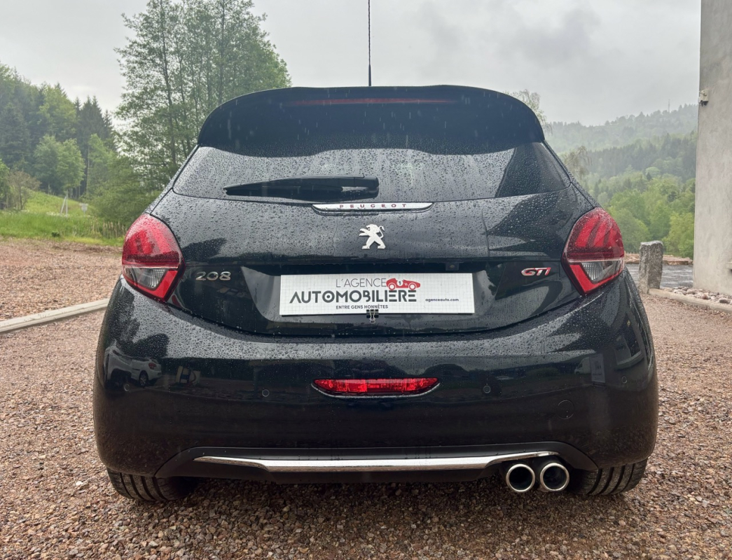 Peugeot 208 — 6
