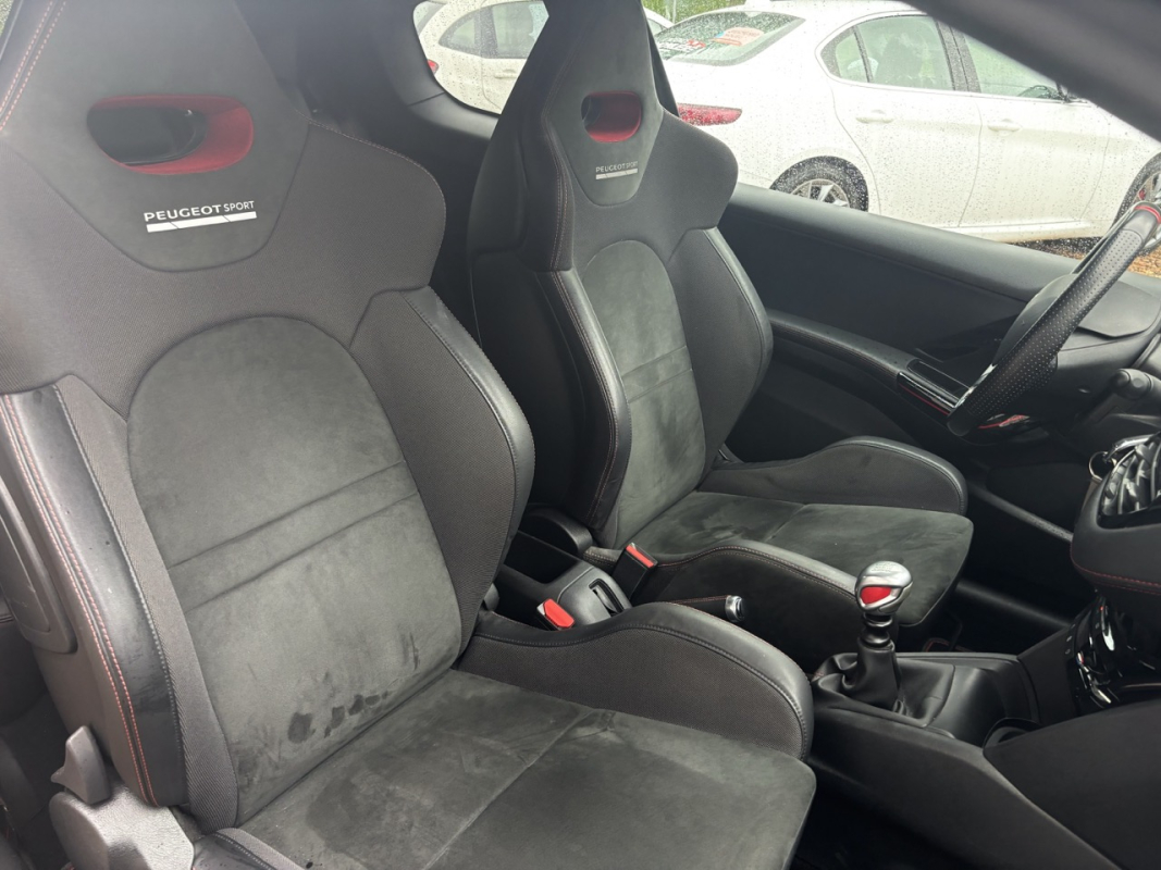 Peugeot 208 — 13