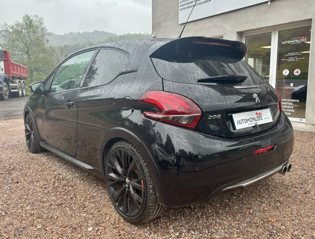 Peugeot 208 — 7