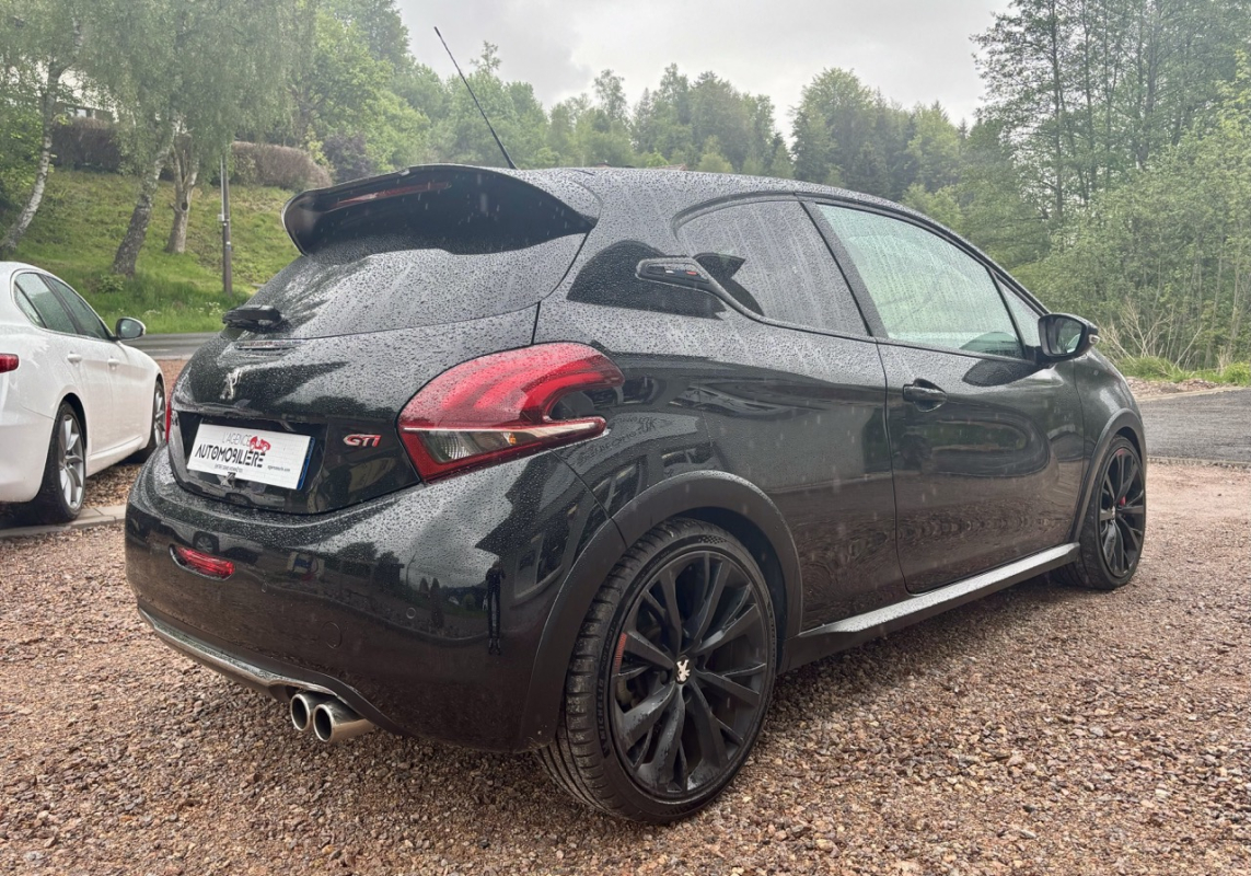 Peugeot 208 — 5