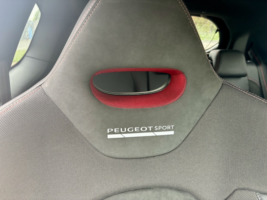Peugeot 208 — 18