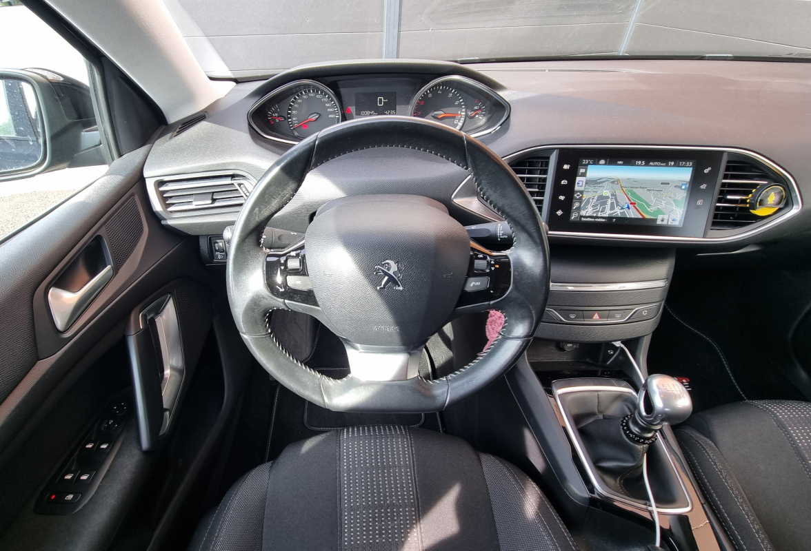 Peugeot 308 — 9