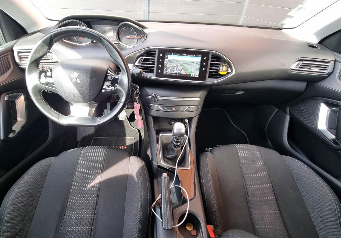 Peugeot 308 — 10
