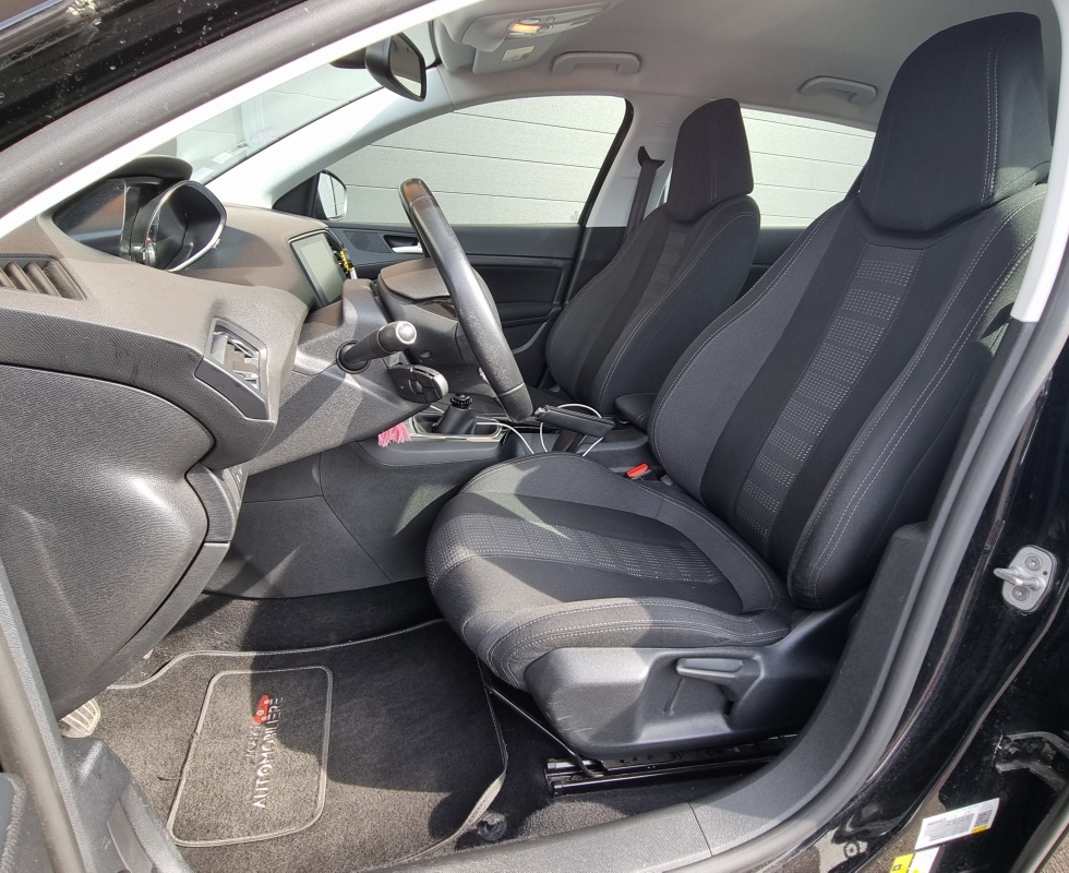 Peugeot 308 — 11