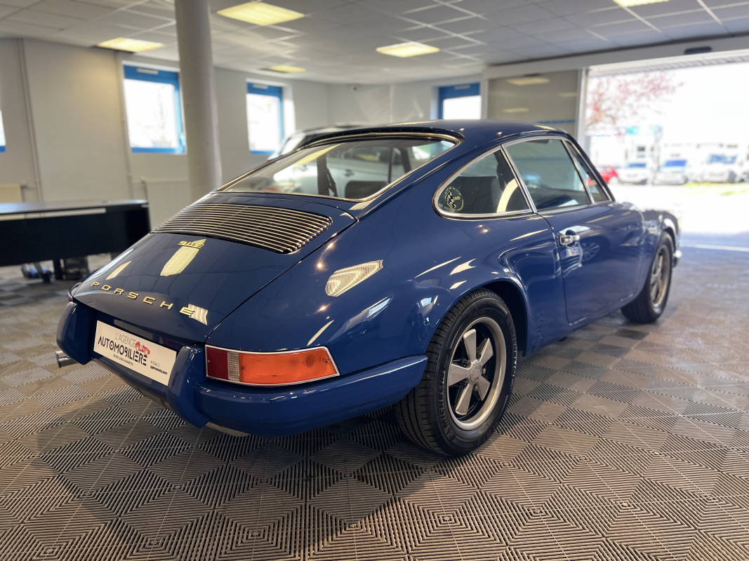 Porsche 911 — 4