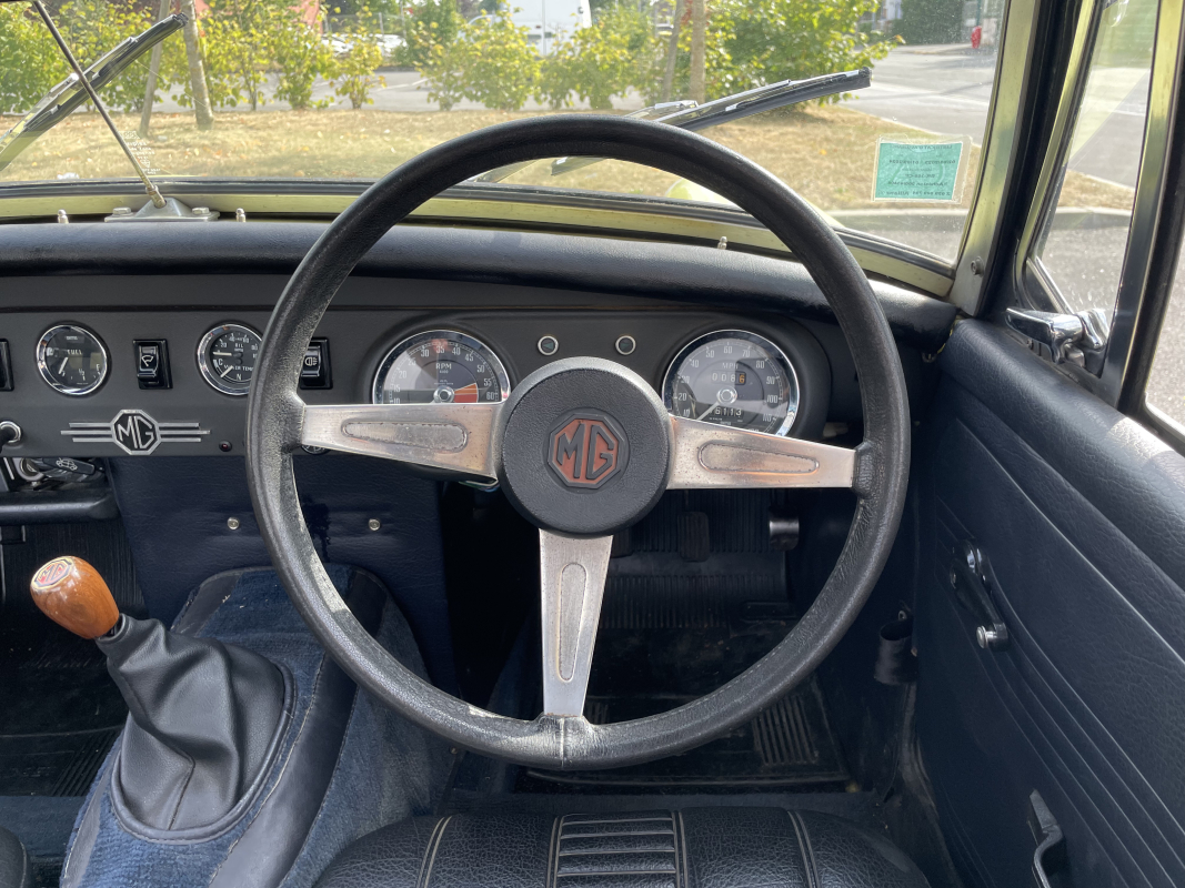 MG Midget — 12