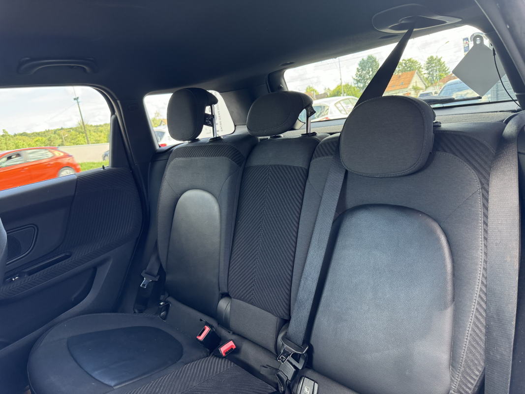 Mini Countryman — 12
