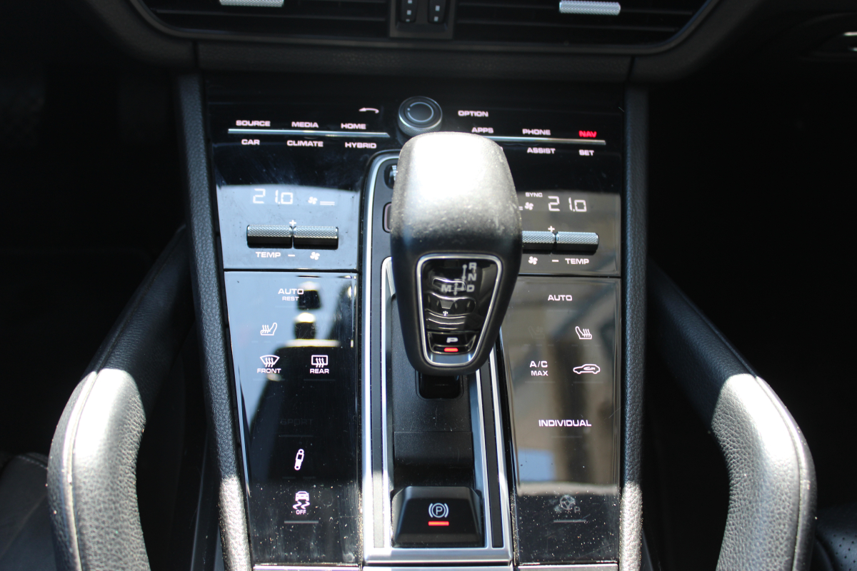 Porsche Cayenne — 23