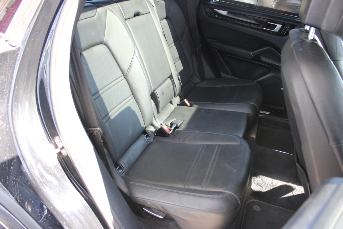 Porsche Cayenne — 14