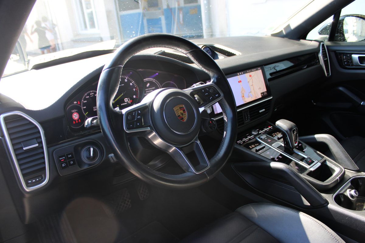 Porsche Cayenne — 11